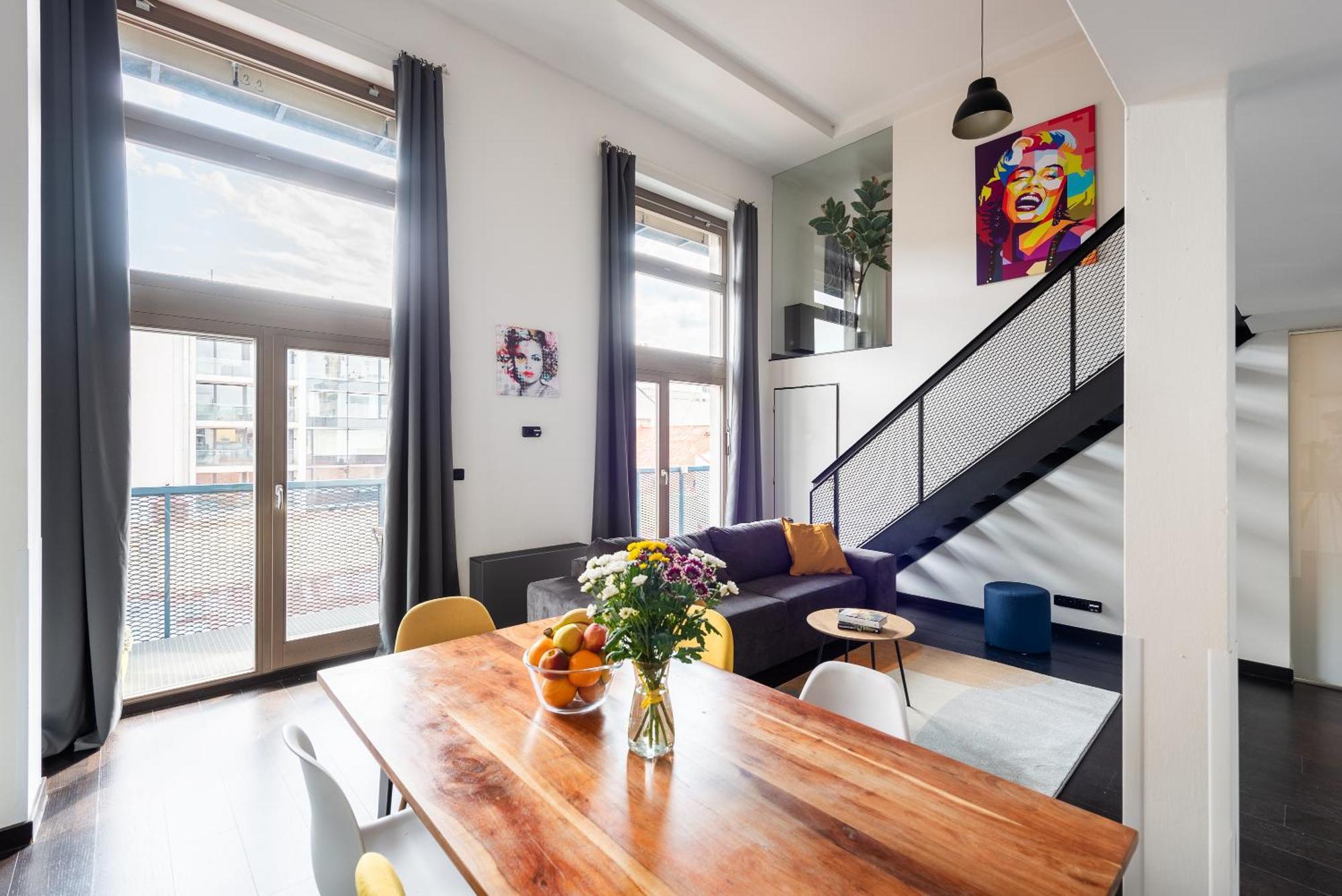 2-Level Apartments On Krizikova Near The Metro Prague Exterior photo