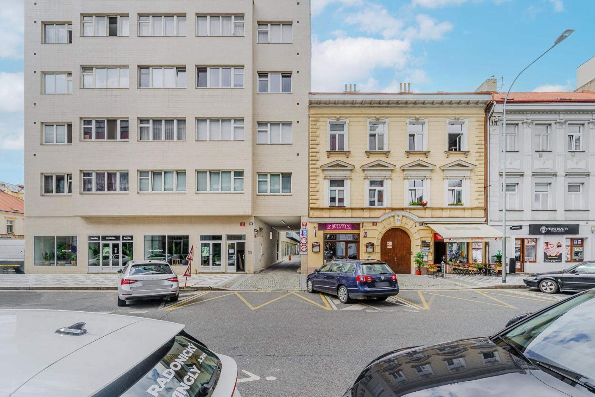 2-Level Apartments On Krizikova Near The Metro Prague Exterior photo